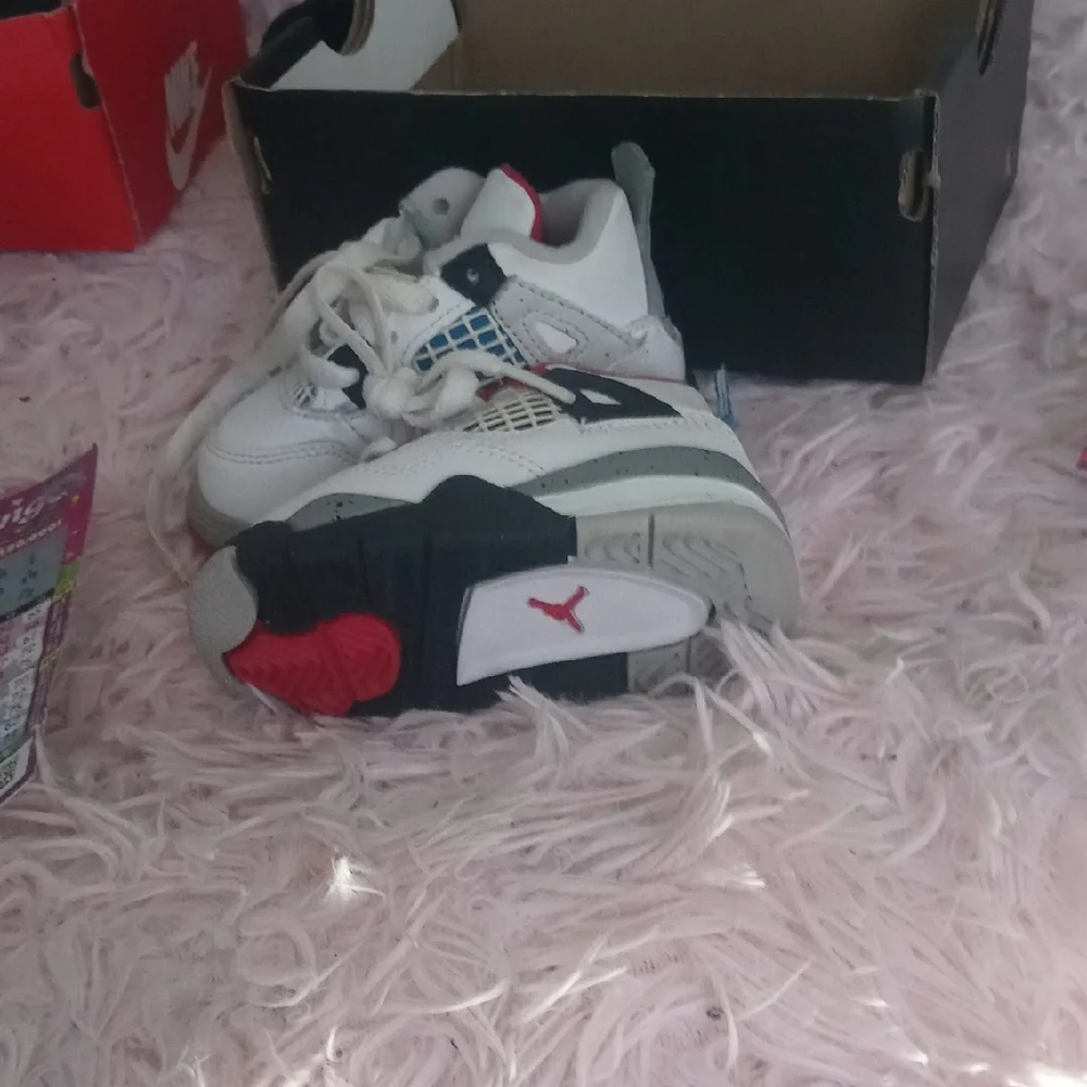 Nike White and Red Sneakers with Iconic Design - Picture 2 of 4